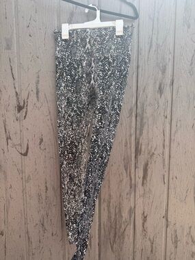 Women’s Black & White Printed Skinny Leggings
